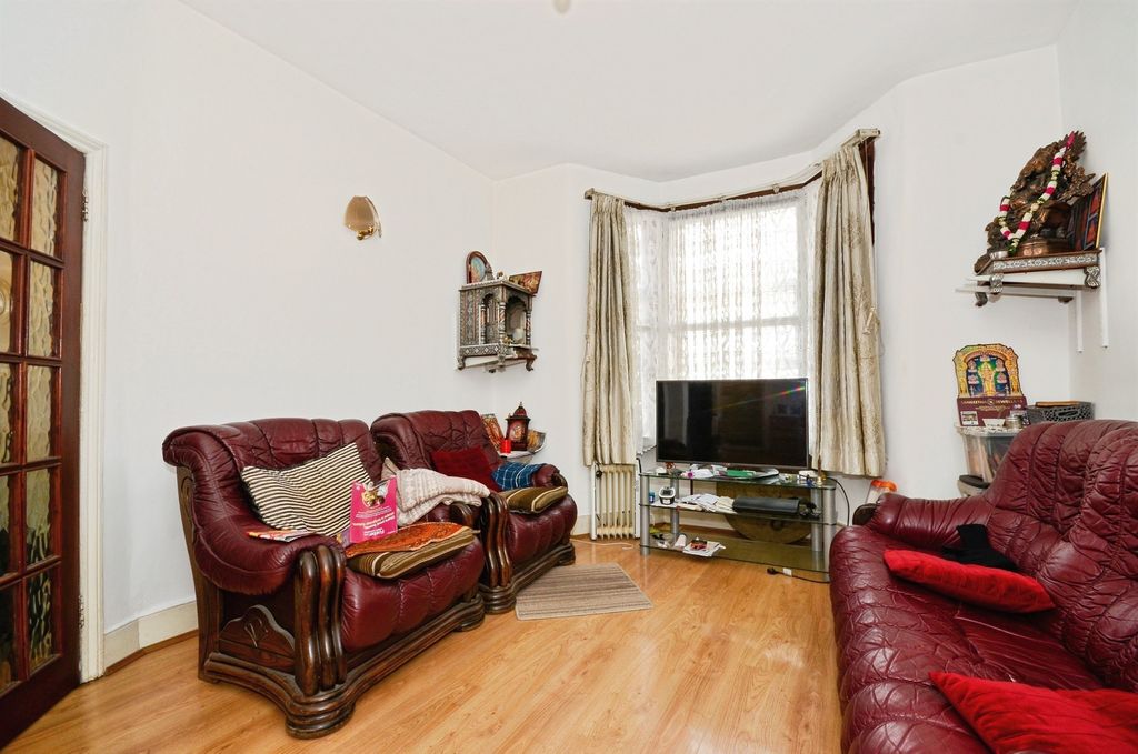 Property photo 2 of 12