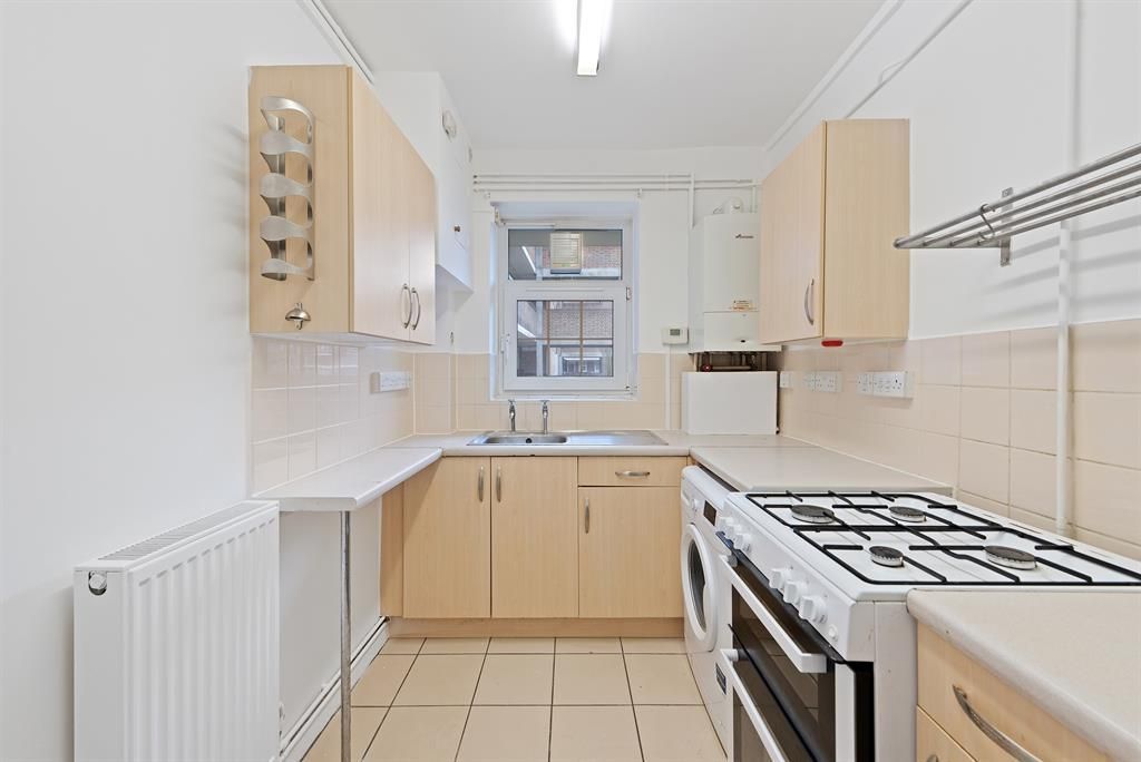 Property photo 3 of 7 Kitchen