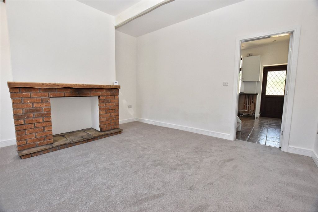 Property photo 2 of 15 Lounge