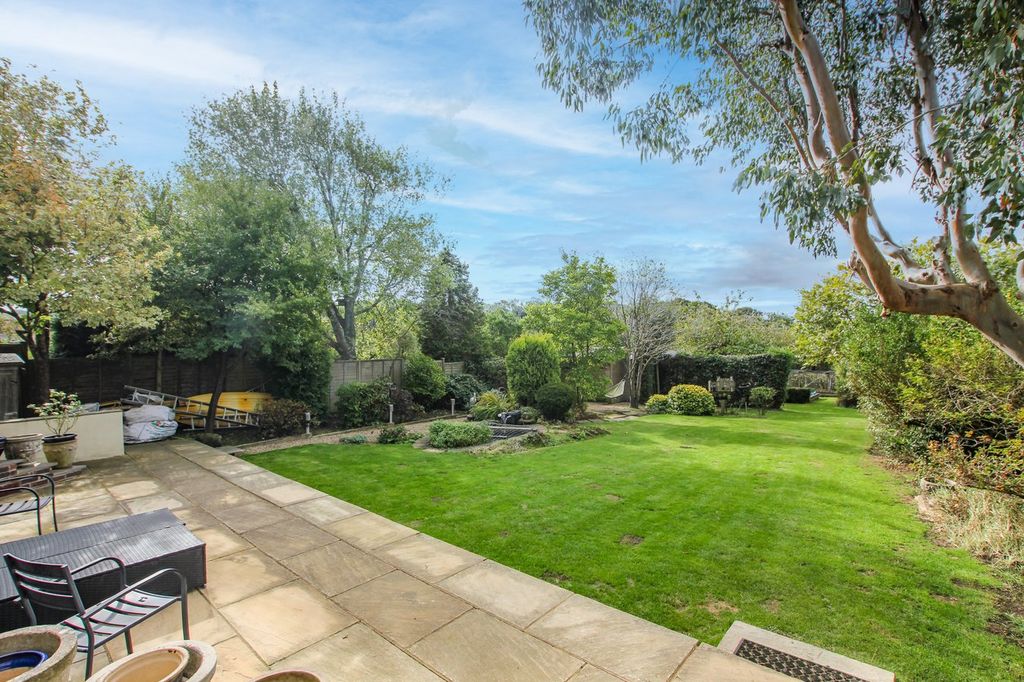 Property photo 2 of 28