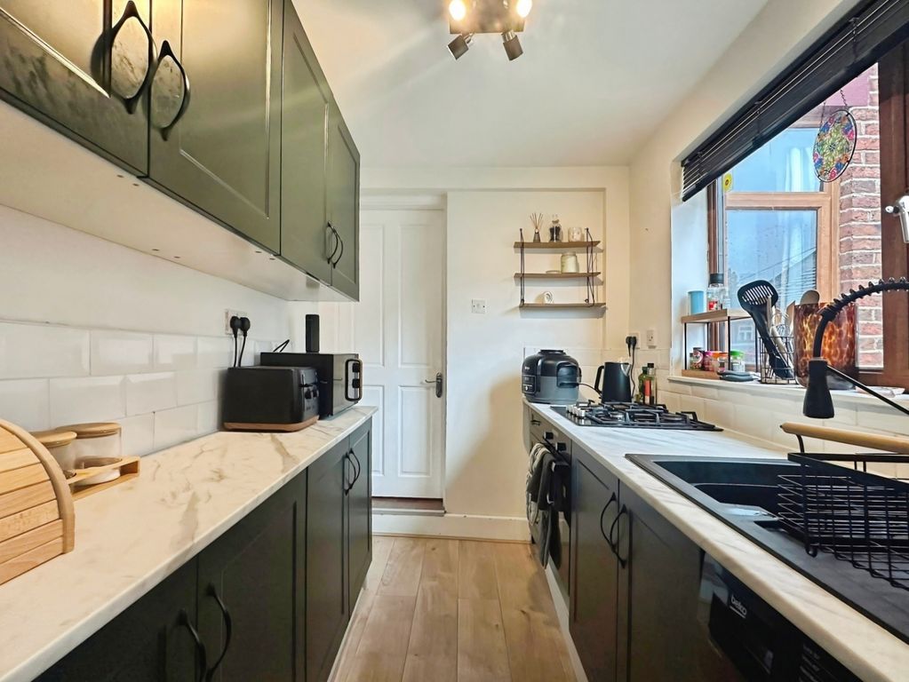 Property photo 2 of 18 Kitchen