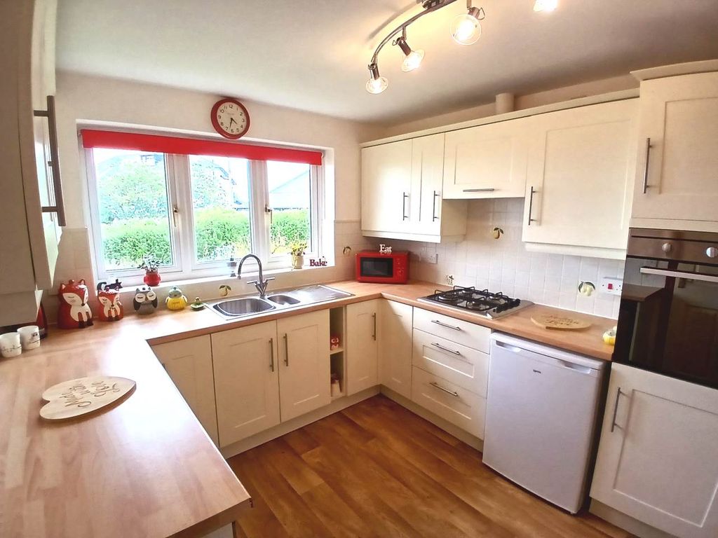 Property photo 3 of 20 Kitchen