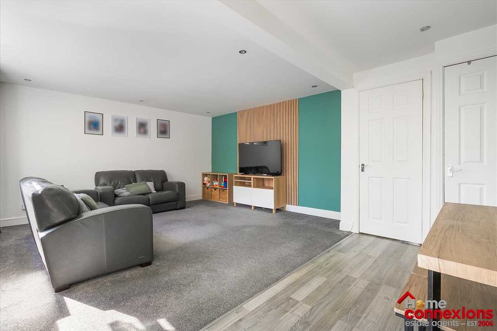 Property photo 3 of 23 Open Plan Lounge Dining (2)