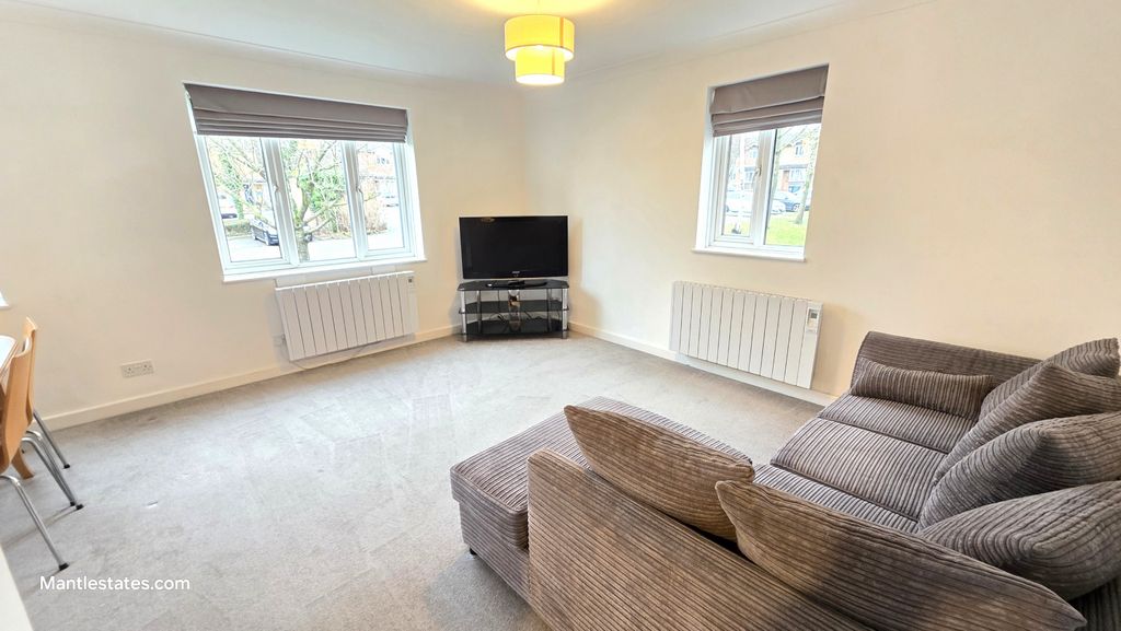 Property photo 2 of 18 Lounge