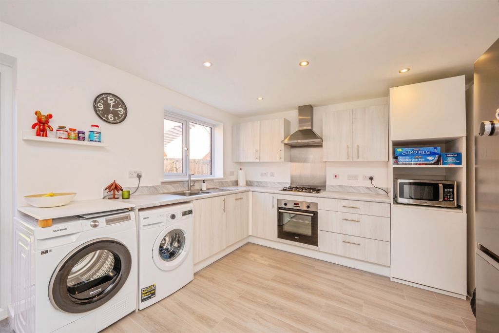Property photo 3 of 16 Dining Kitchen