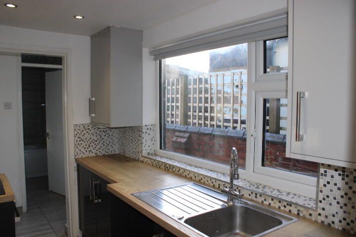 Property photo 3 of 18 Kitchen