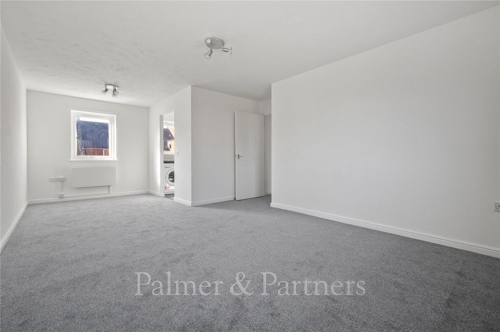 Property photo 2 of 8 Reception Room