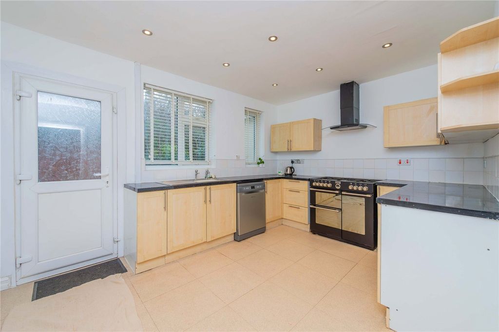 Property photo 2 of 25 Picture No. 17