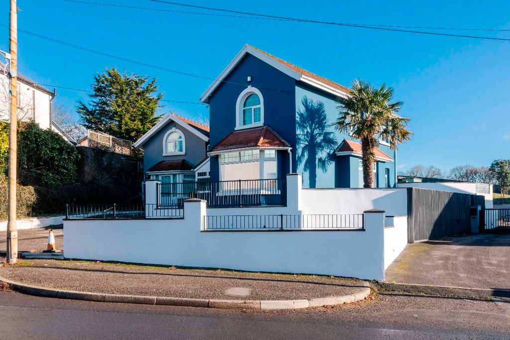 Property photo 1 of 35