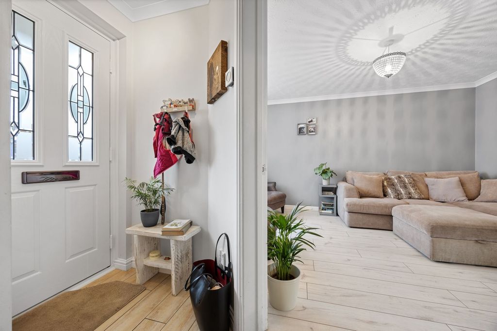 Property photo 3 of 28