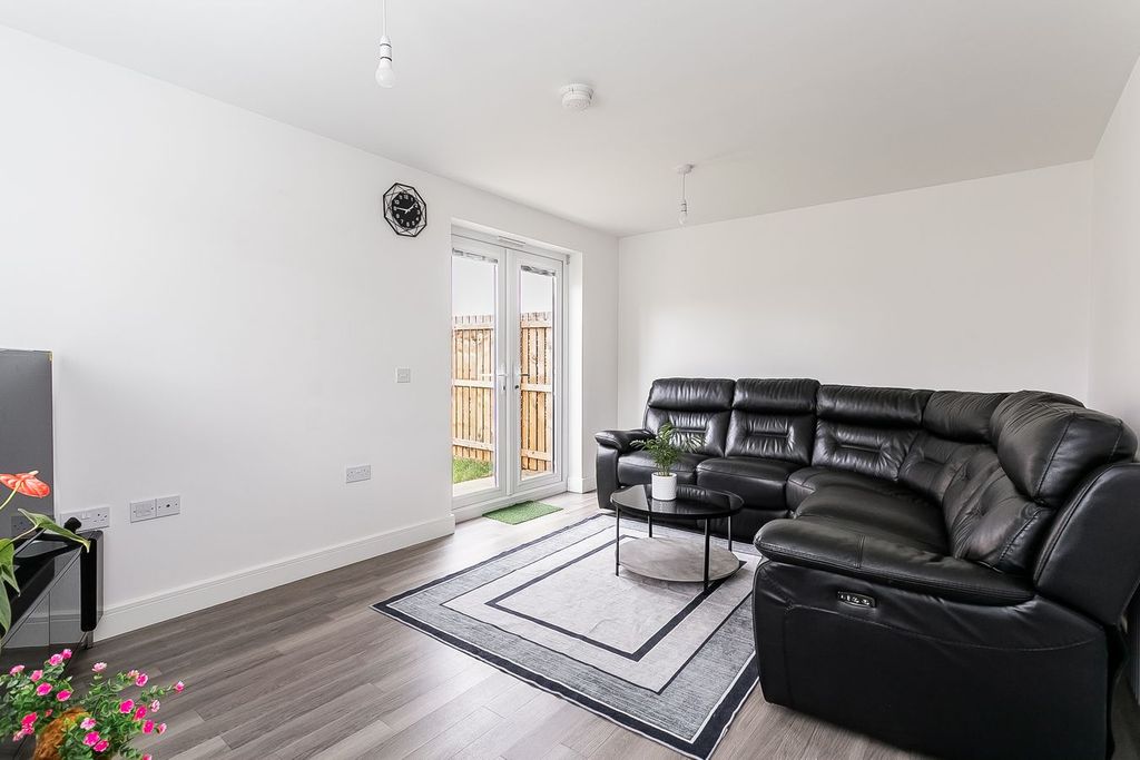 Property photo 2 of 22