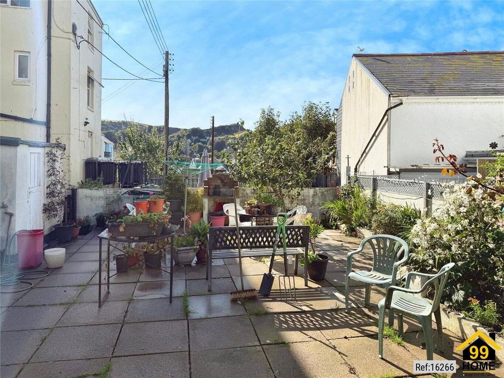 Property photo 2 of 7 Photo 1