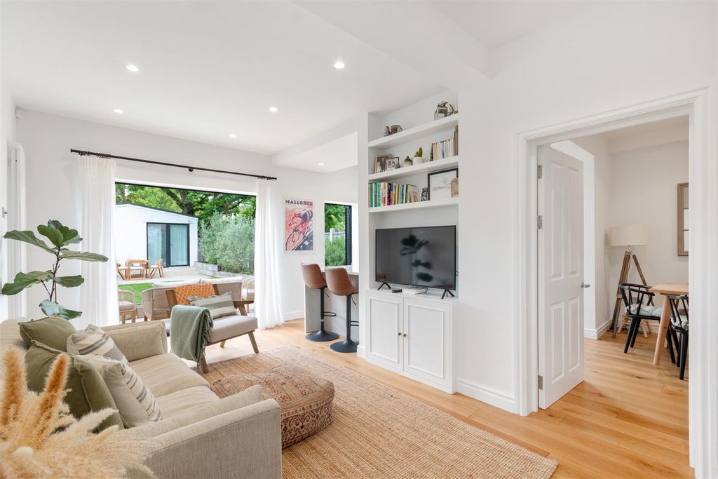 Property photo 1 of 13 Reception Room