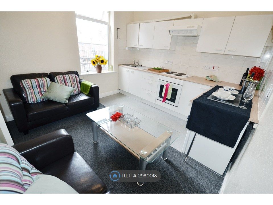 Property photo 1 of 6 Kitchen/Living Room