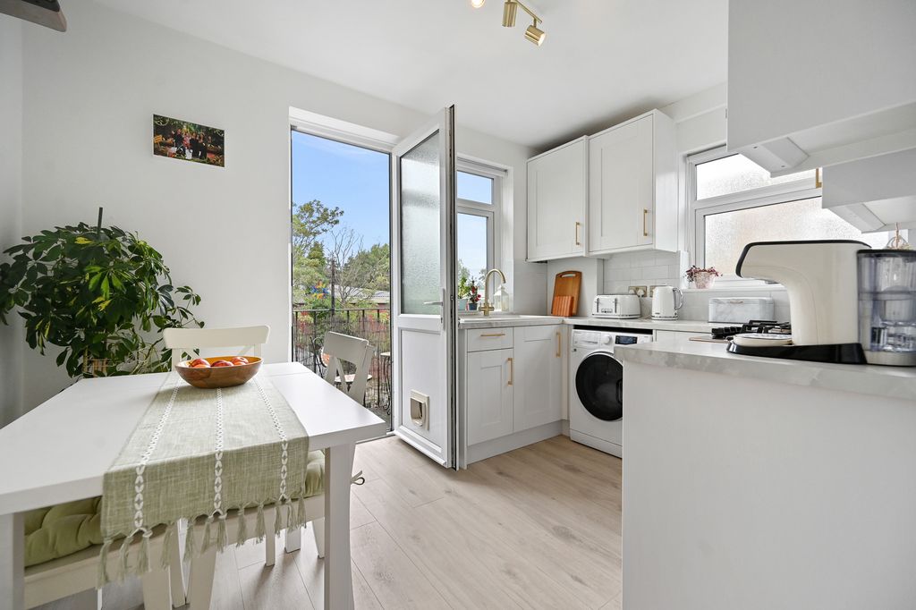 Property photo 2 of 12 8
