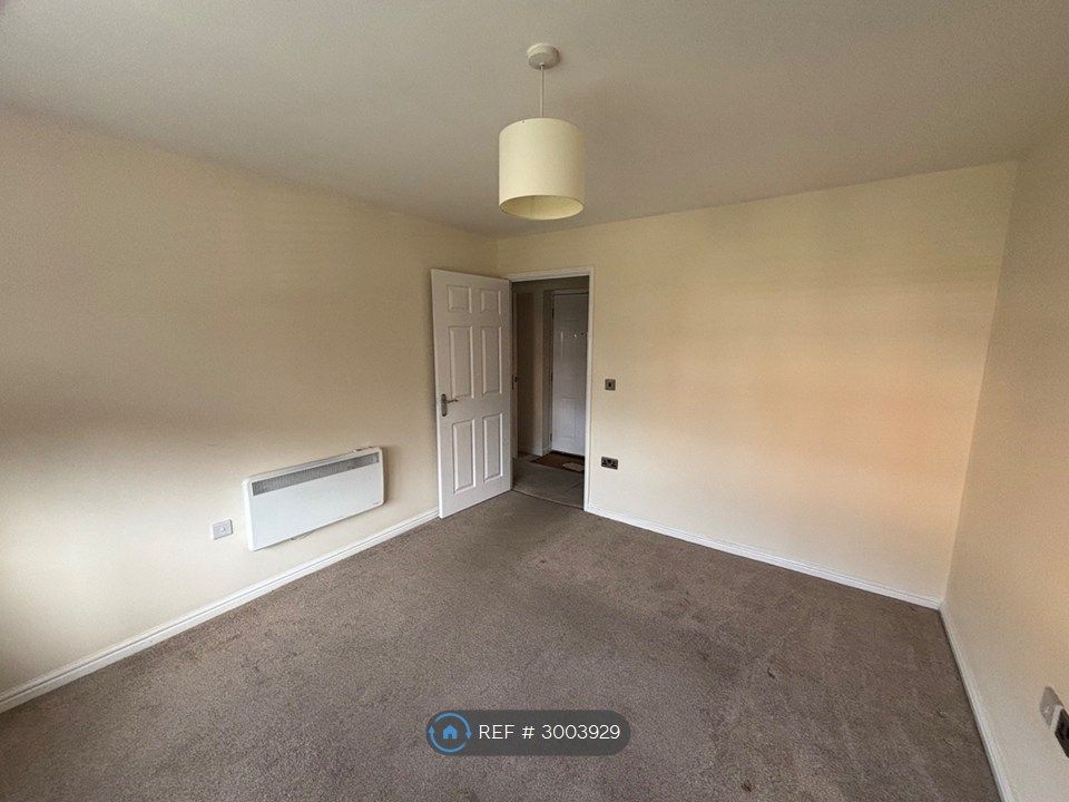 Property photo 3 of 8 Bedroom
