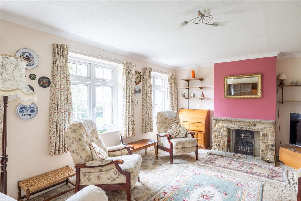 Property photo 2 of 11 8 Hazelgrove Gardens-1.Jpg