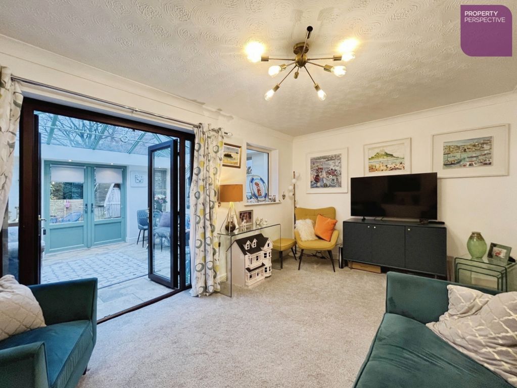 Property photo 3 of 16 Living Room