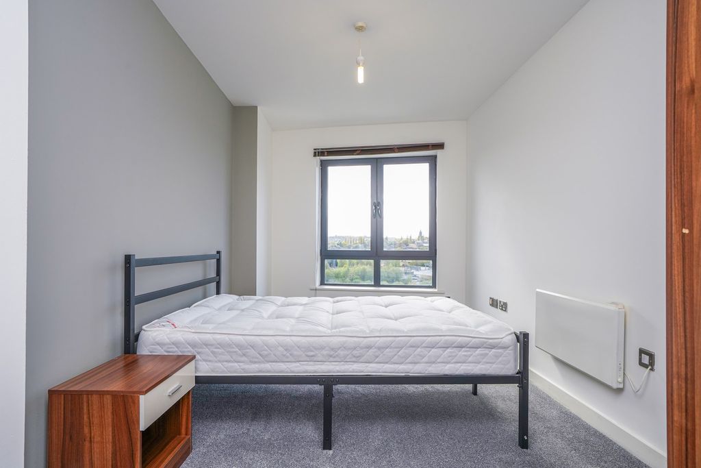 Property photo 3 of 18 Bedroom