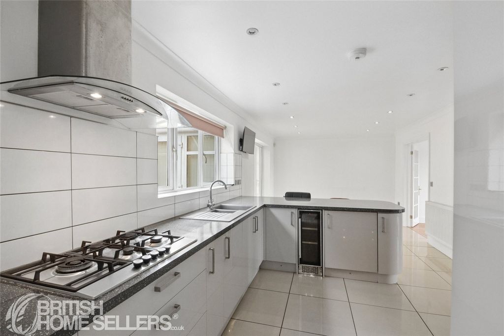 Property photo 3 of 21 Picture No. 27
