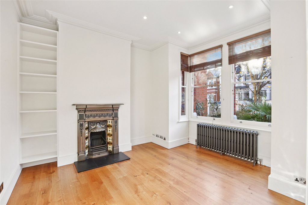 Property photo 3 of 12 Reception