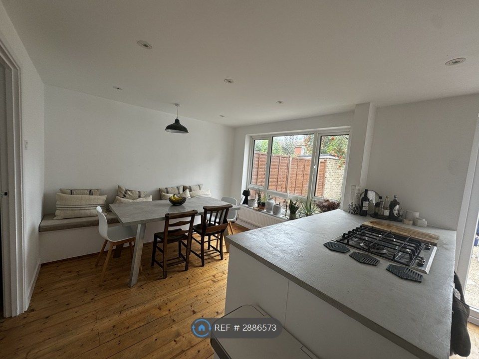Property photo 1 of 19 Kitchen / Dining Table
