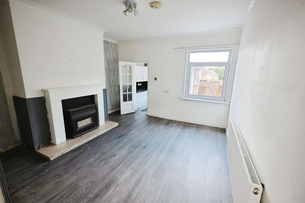Property photo 3 of 8 Pbox-Img.Jpg