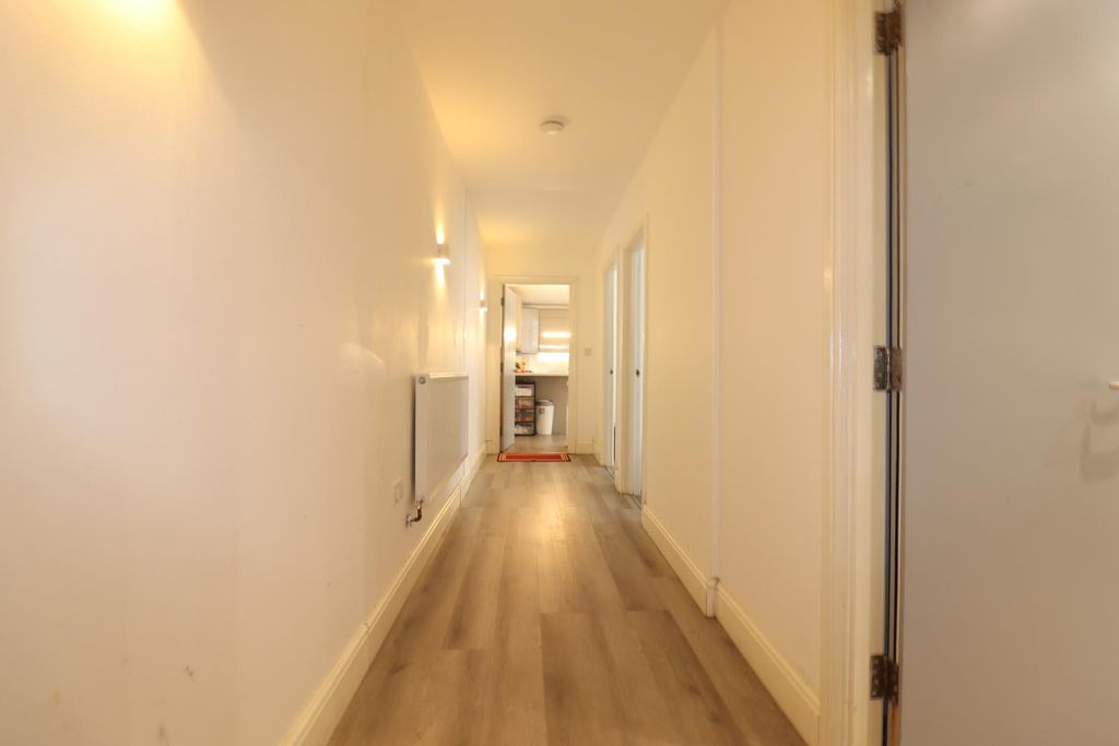 Property photo 2 of 11 2 Bedroom Apartment