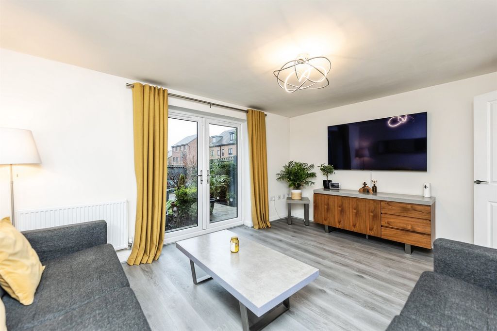 Property photo 3 of 16