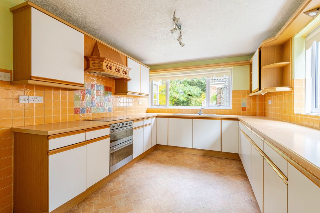Property photo 2 of 16