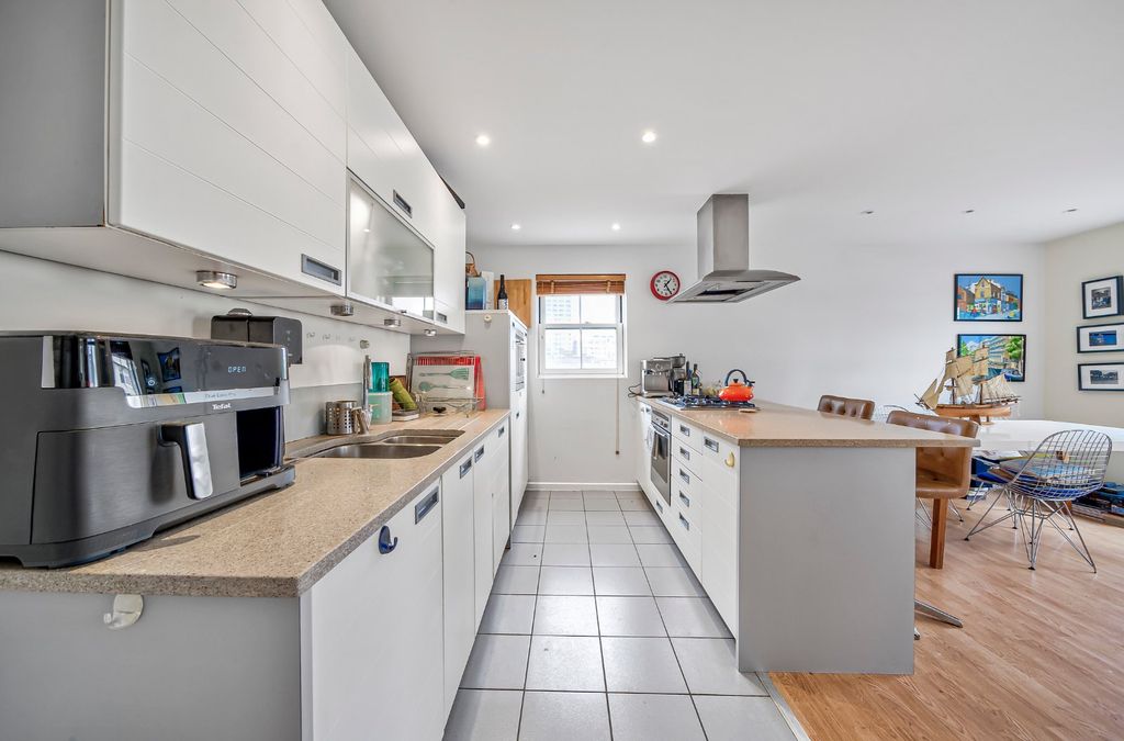 Property photo 3 of 17 Picture No. 12