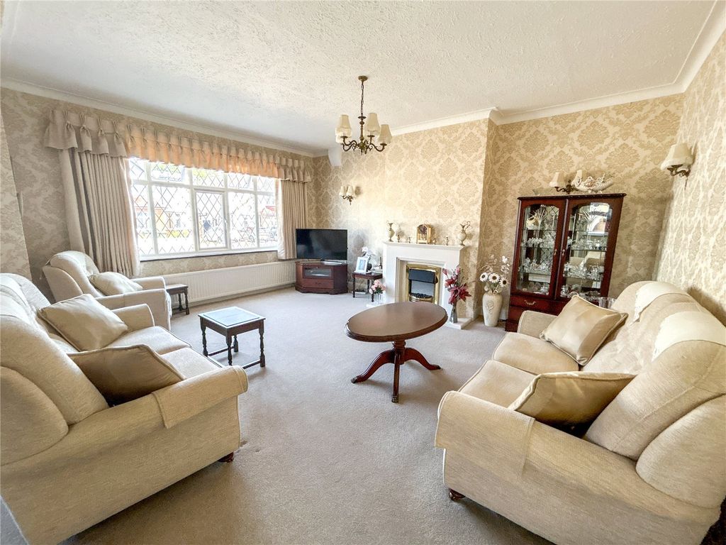 Property photo 2 of 37 Picture No. 35