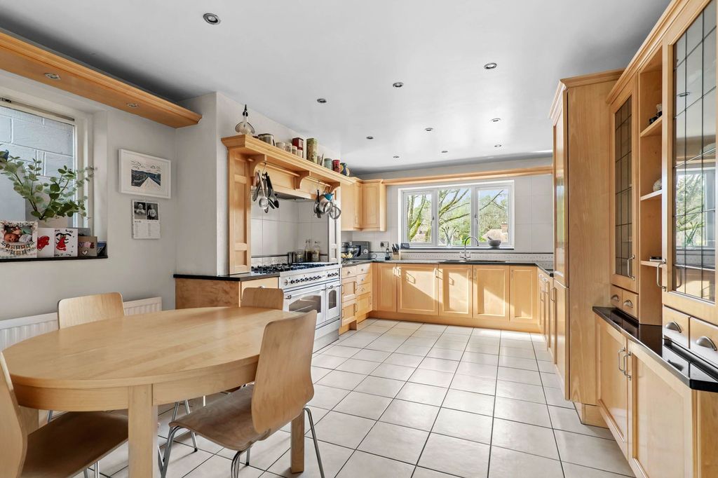 Property photo 3 of 31