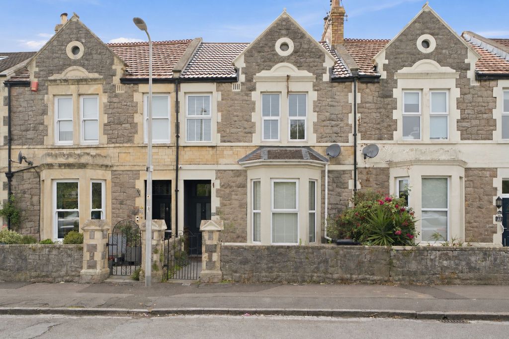 Property photo 1 of 34
