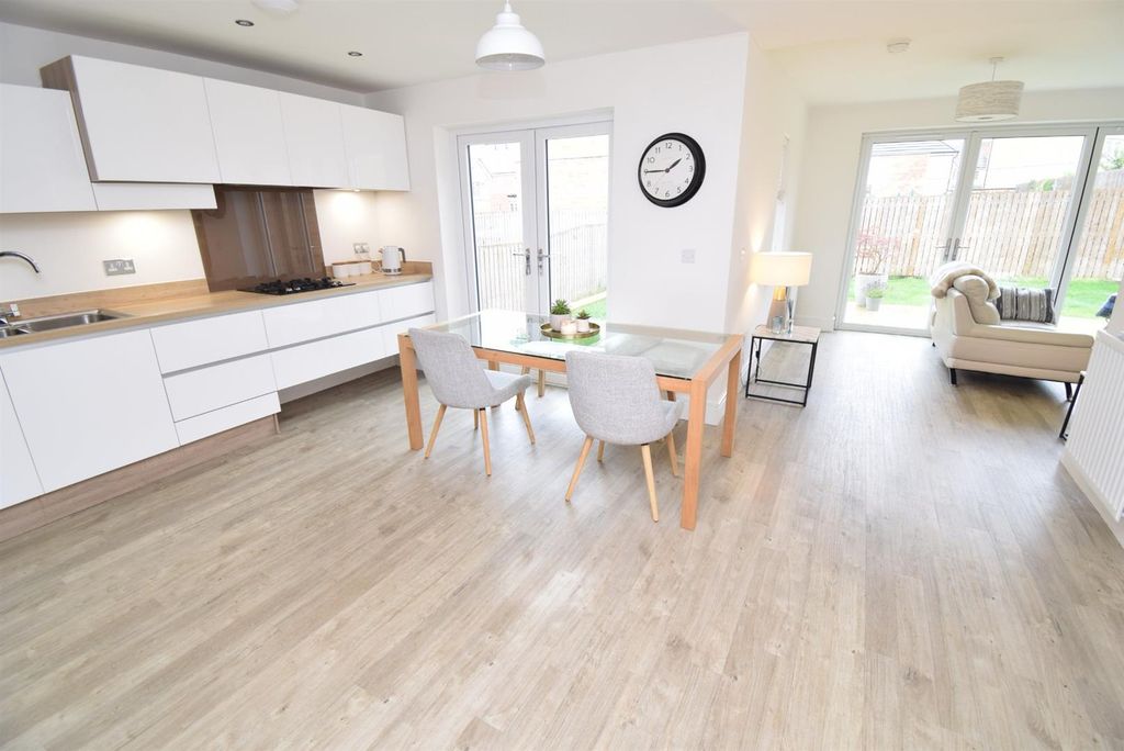 Property photo 3 of 12 Kitchen/Diner