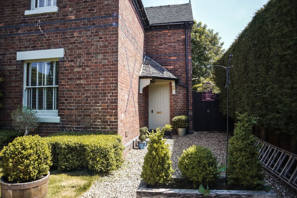 Property photo 2 of 31