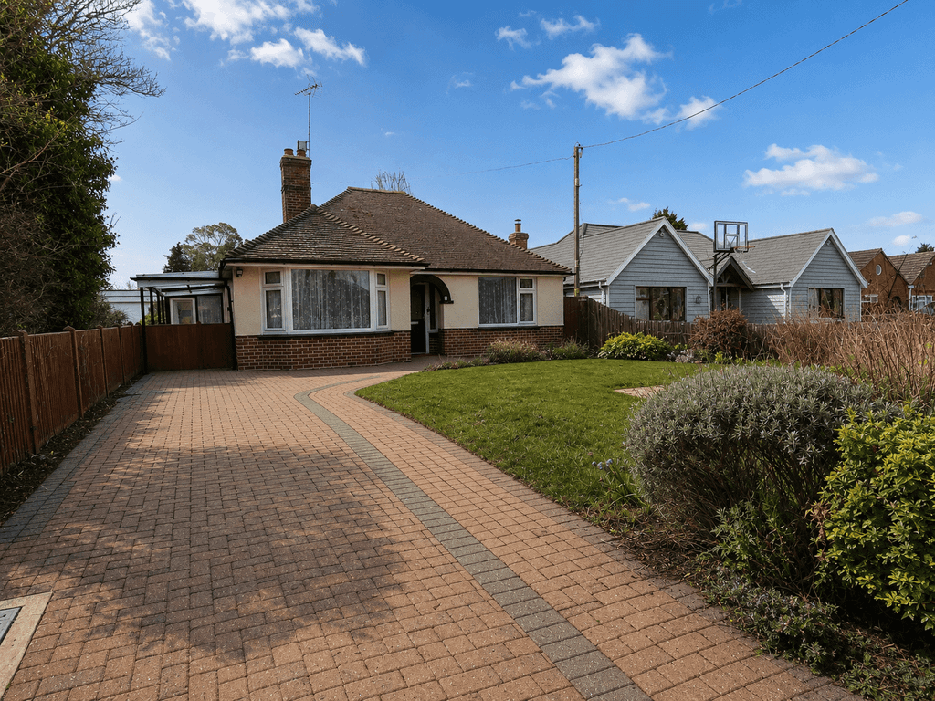 Property photo 1 of 14 2 Bedroom Bungalow For Sale