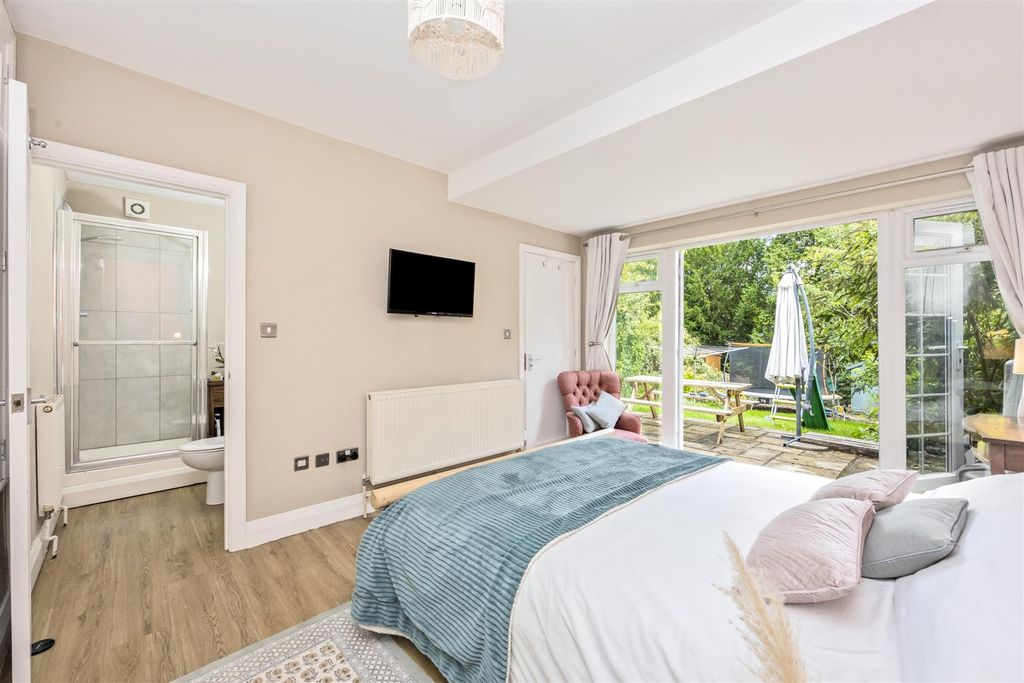 Property photo 3 of 30 Lower Ground Floor Bedroom