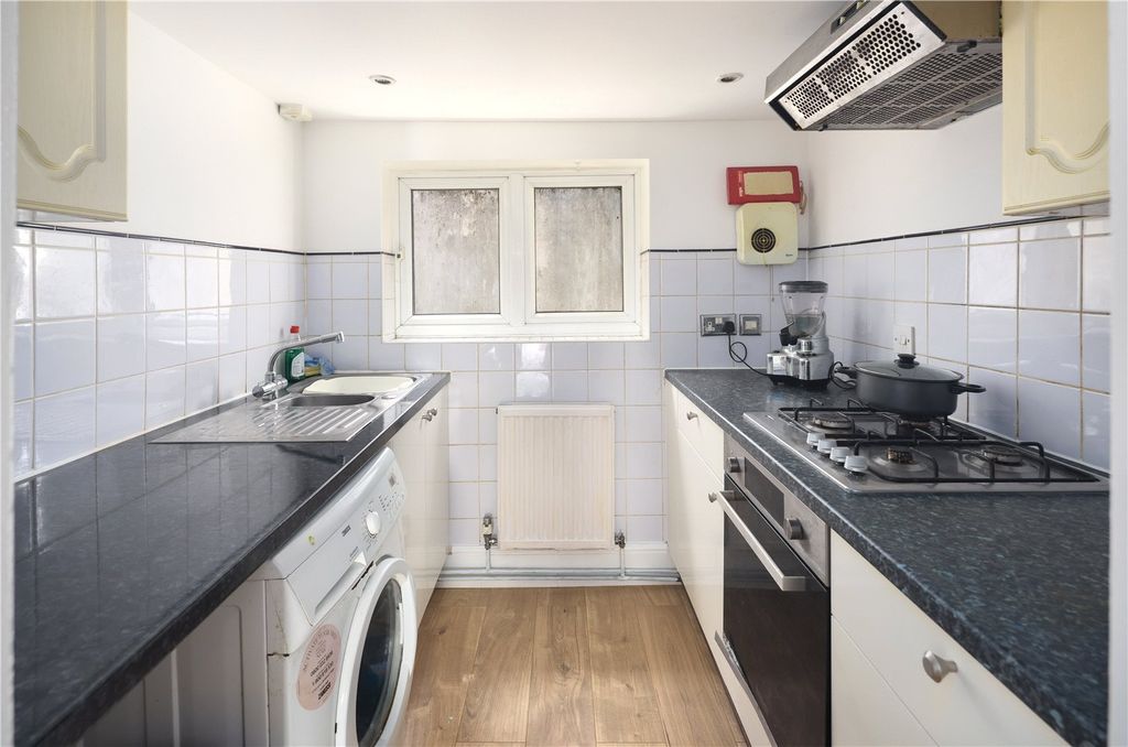 Property photo 3 of 19 Kitchen