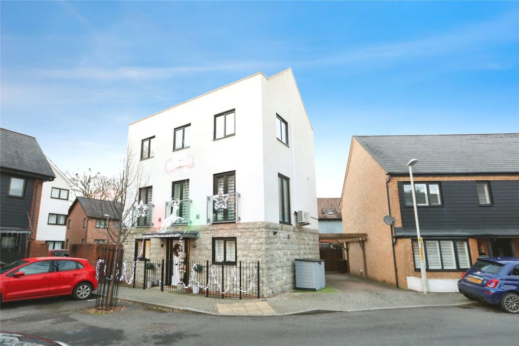 Property photo 1 of 19 Front Aspect