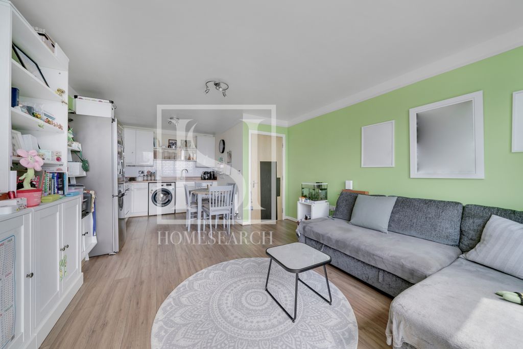 Property photo 1 of 10 Modern 1-Bedroom Apartment In Brentford With Balcony, Secure Parking And A Long Lease
