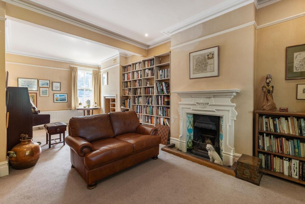 Property photo 2 of 13 Image