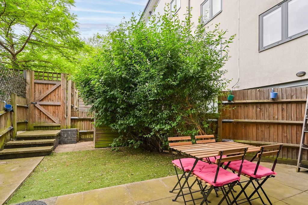 Property photo 2 of 21