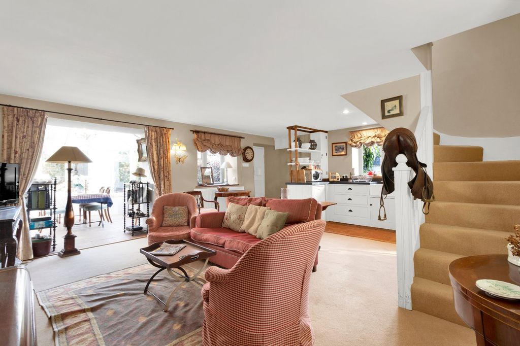 Property photo 3 of 18 Ground Floor