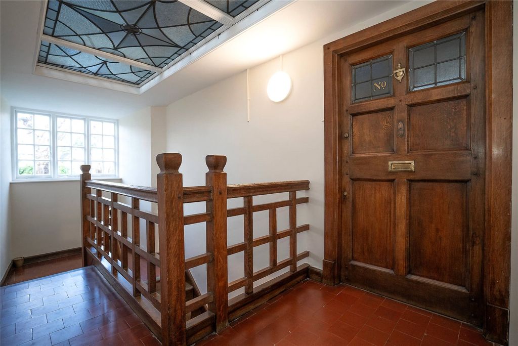 Property photo 2 of 19 Communal Landing