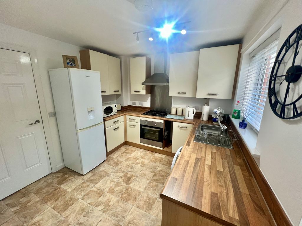 Property photo 3 of 16 Kitchen