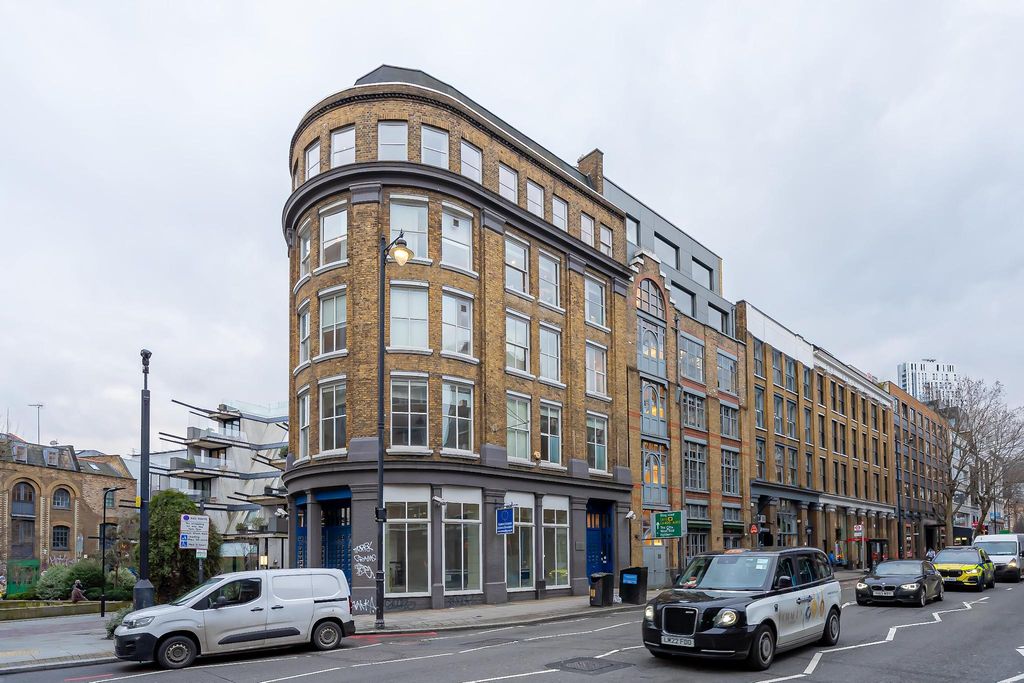 Property photo 2 of 18