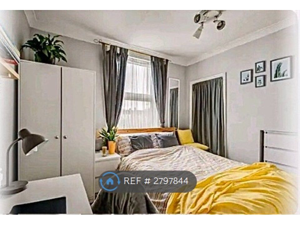 Property photo 1 of 9 Bedroom Angle  - Different Time Of Day