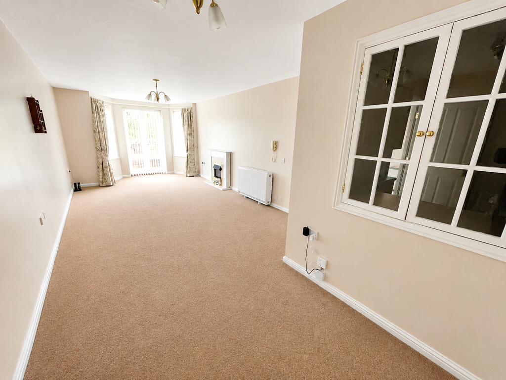 Property photo 3 of 20 Living/Dining Room