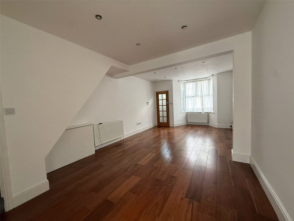 Property photo 2 of 16 Picture No. 18